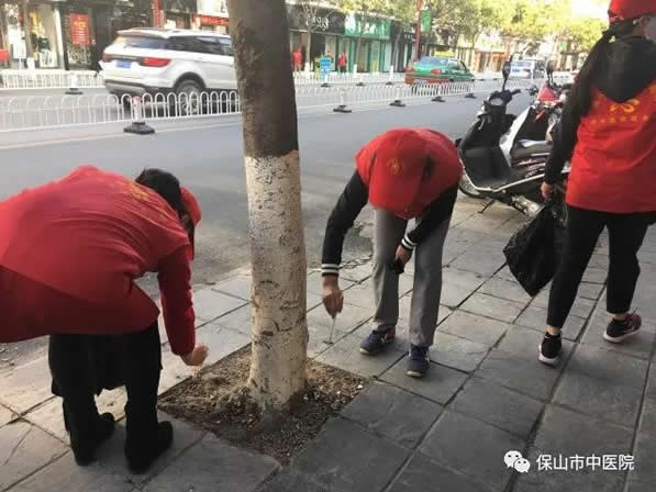 保山市中医医院积极参加“创建文明城市 争做文明市民”学雷锋志愿服务月启动仪式(图2)