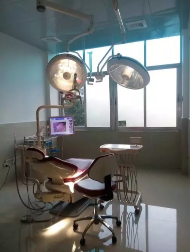 种植牙手术室(图1)